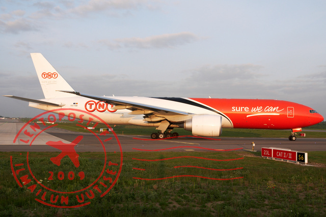 TNT Boeing 777