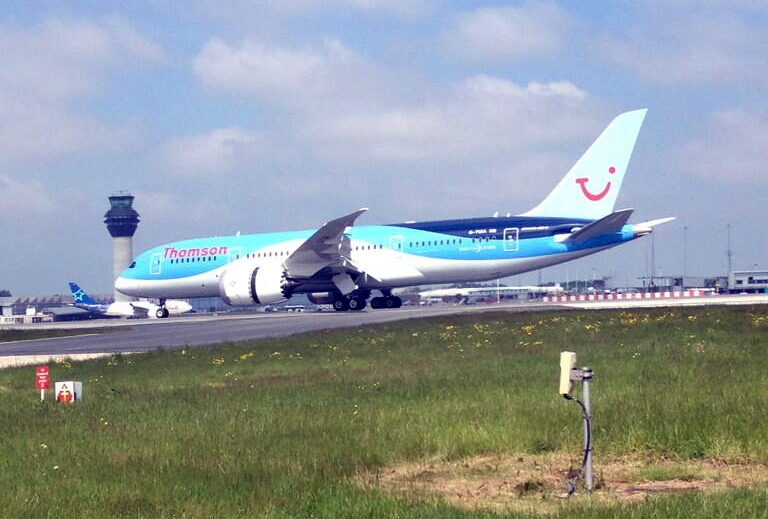 Thomson_dreamliner_1