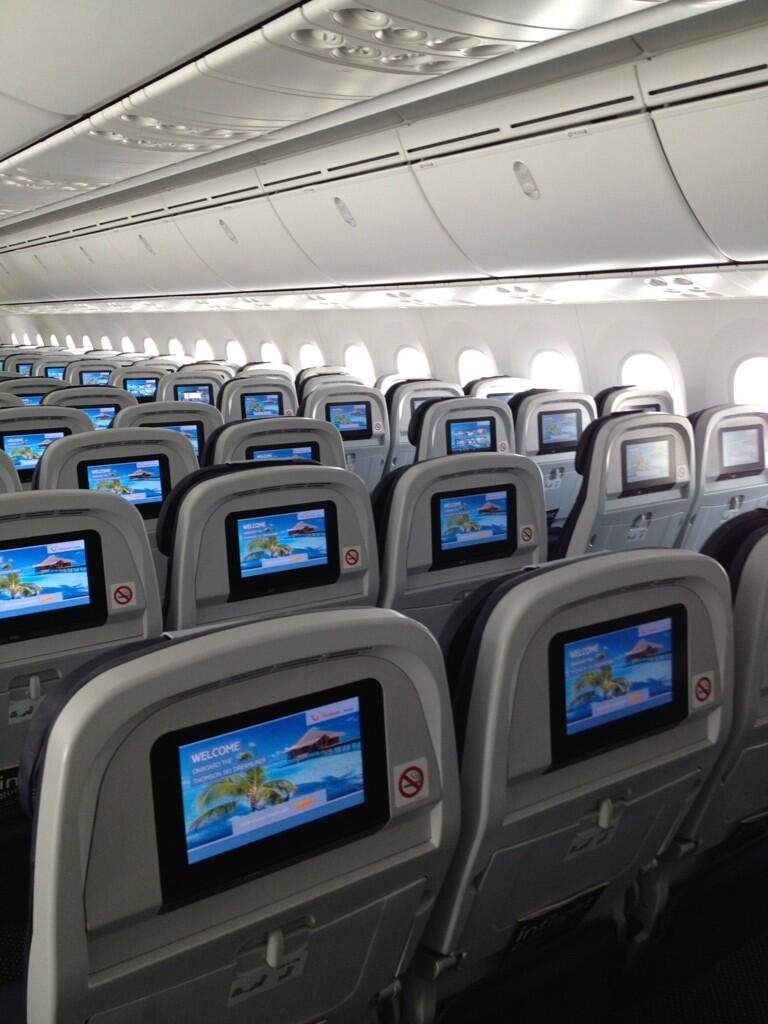 787_cabin_thomson
