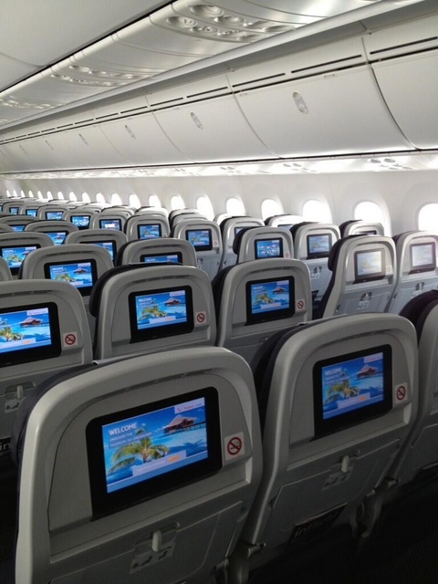 787_cabin_thomson