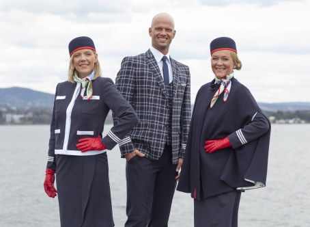 Norwegian_Dreamliner_uniforms