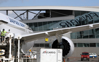 JAL_HK_Finnair_reflection