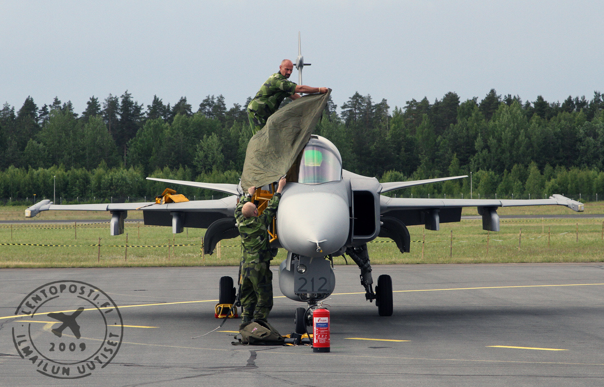 Saab_Gripen_1