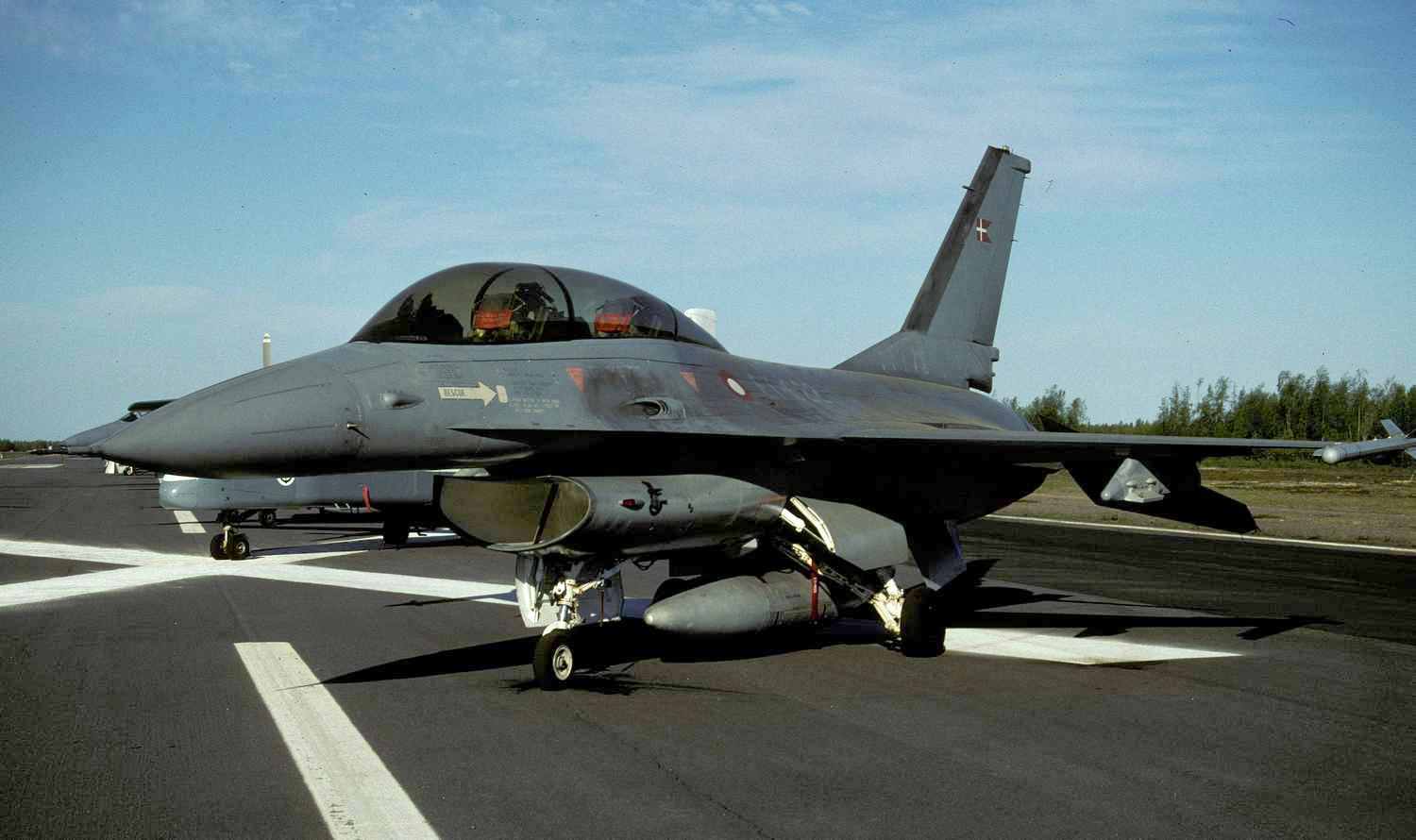 Tanska_F16B_Karivalo_2