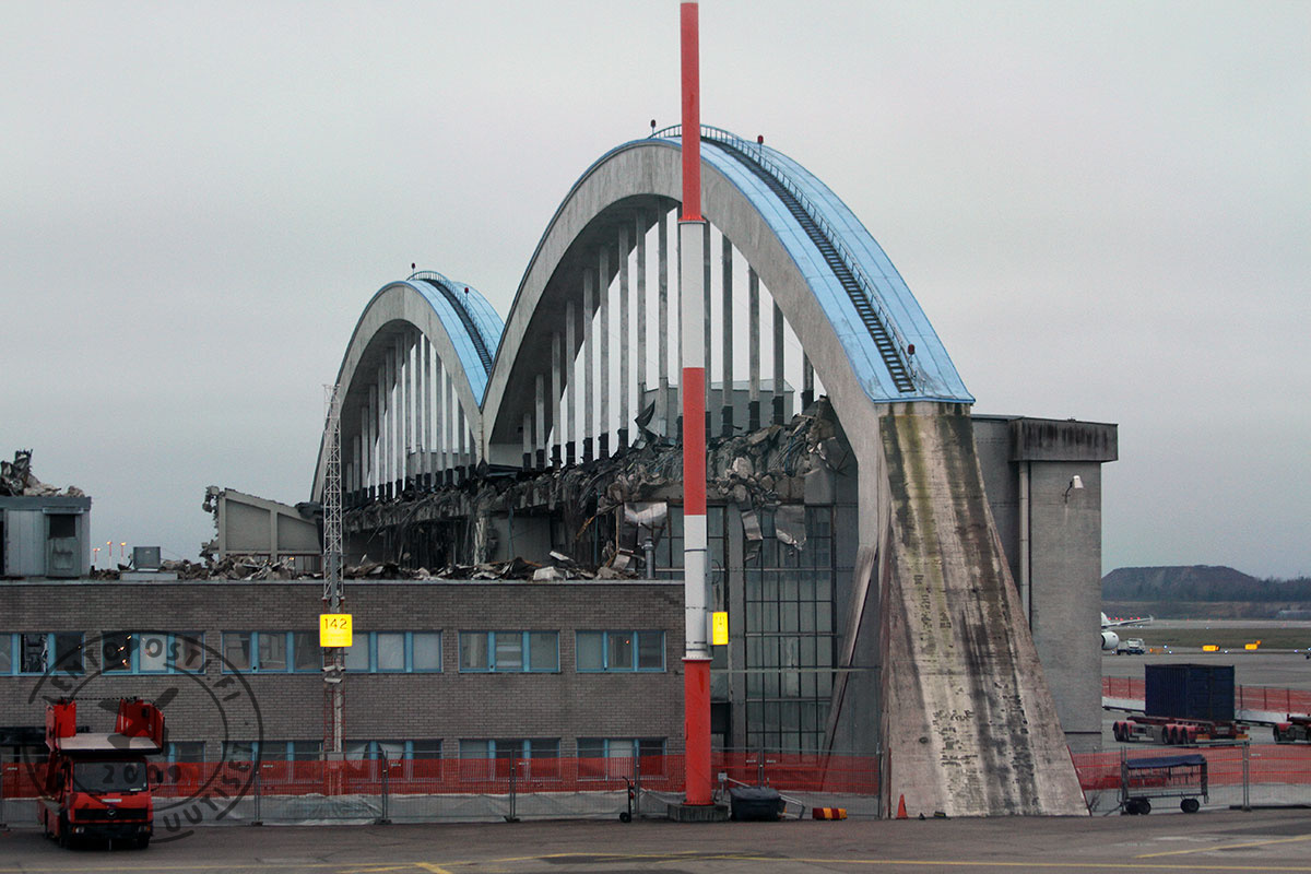 HEL_kaarihalli_purku