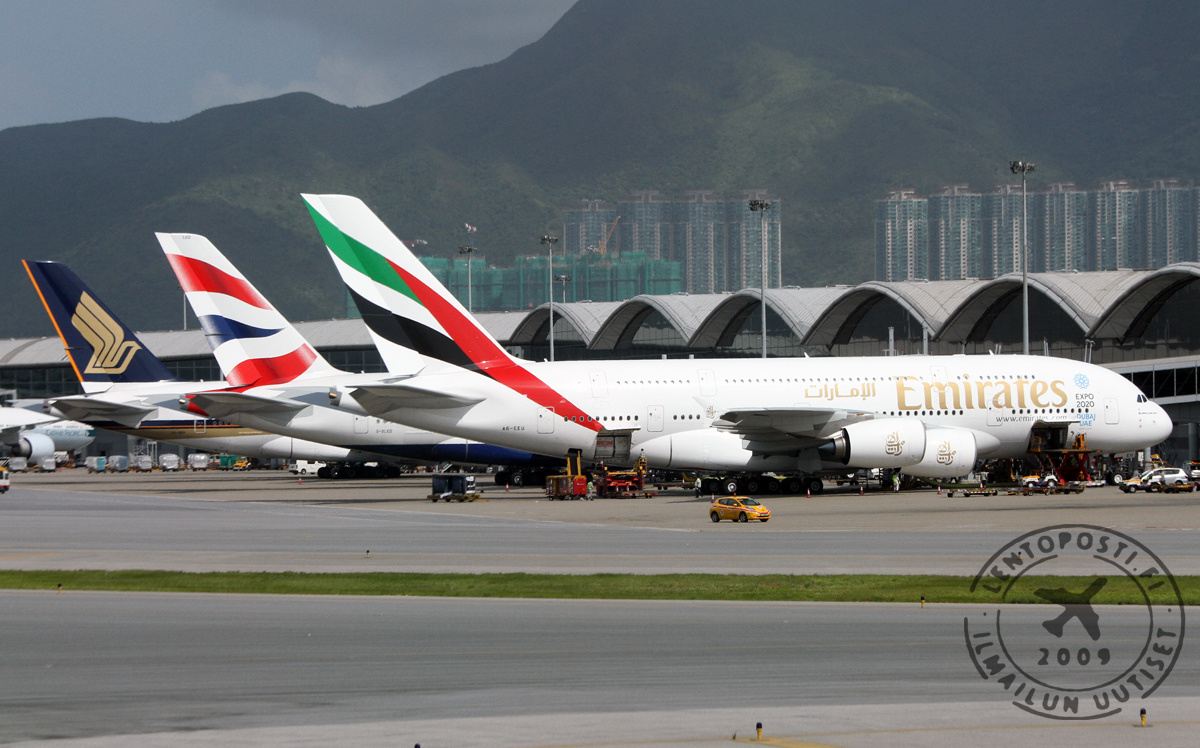 A380_at_gate_1