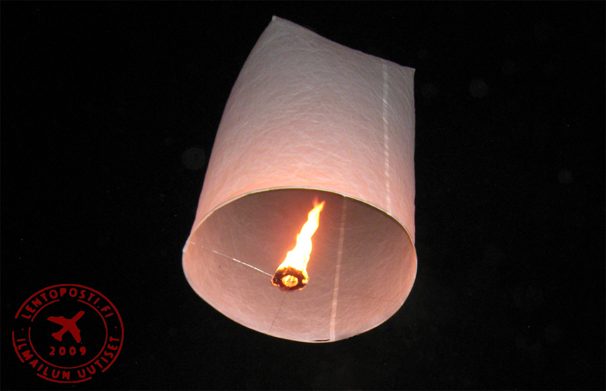Sky_lantern_1