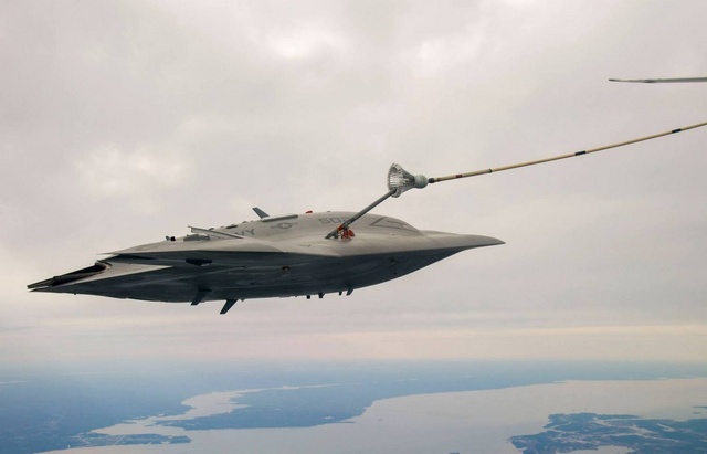 X47B_refuel_net_navalarisystemscommand