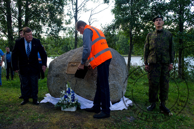 muistolaatan_paljastus