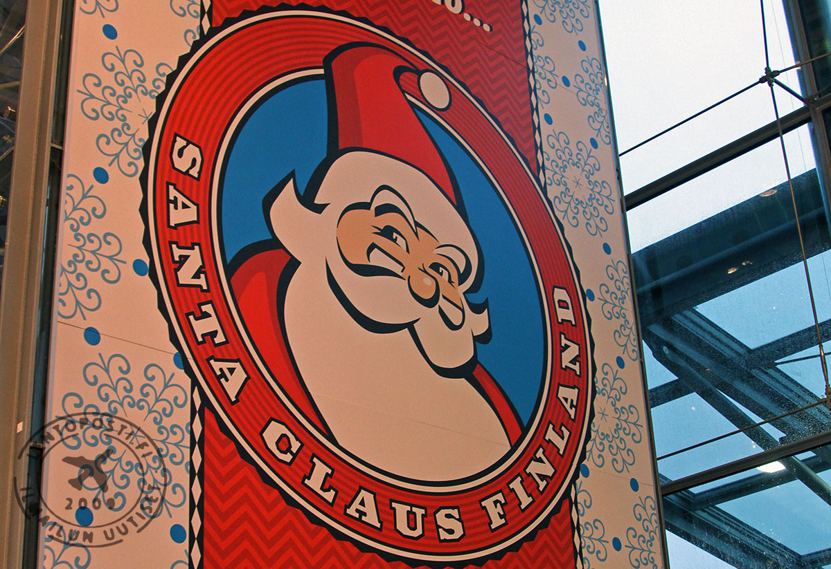 Joulu_HEL_santas_close