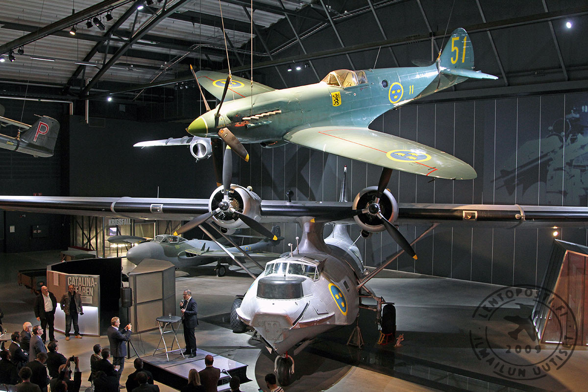 Gripen_rollout_museo_2