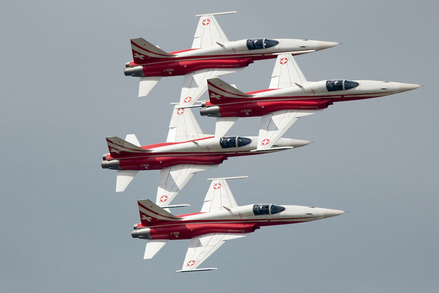 Patrouille_Suisse_ILA_2010_wikimedia_MatthiasKabel