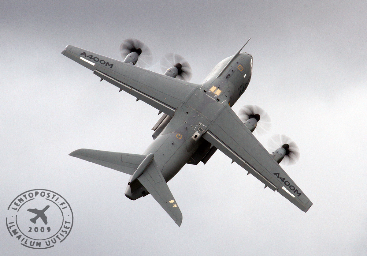 FIA16_A400M_climb_1