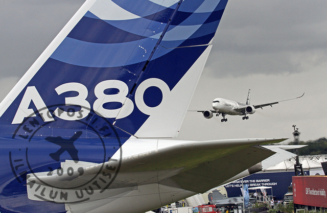 FIA16_A380_tail_A350
