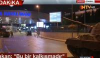 Kapinallisten Leopard 1 -panssarivaunu Istanbulin Atatürk-lentoasemalla. Kuva: NTV Turkey / Wikimedia