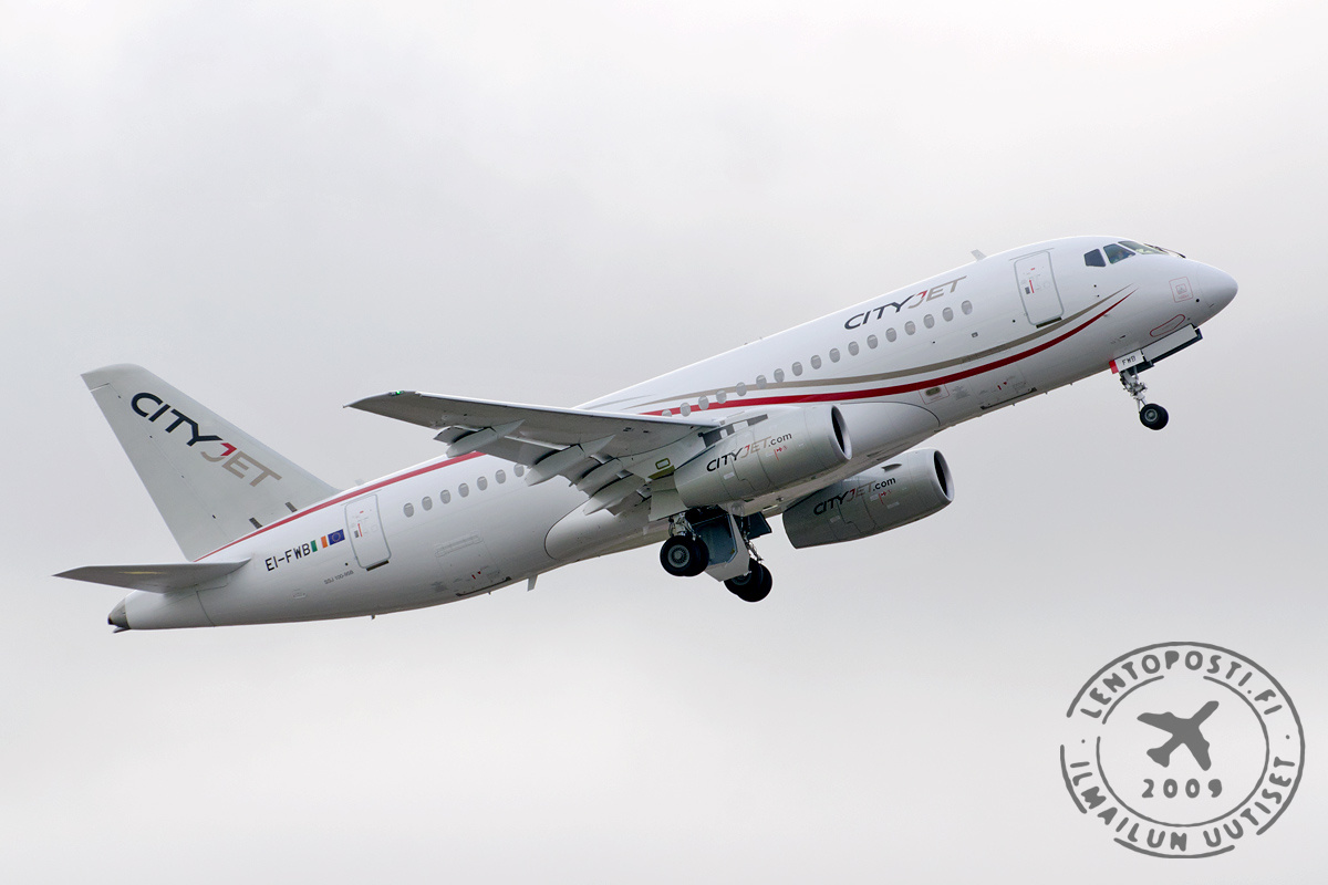 CityJet_Suhoi_Superjet_150816