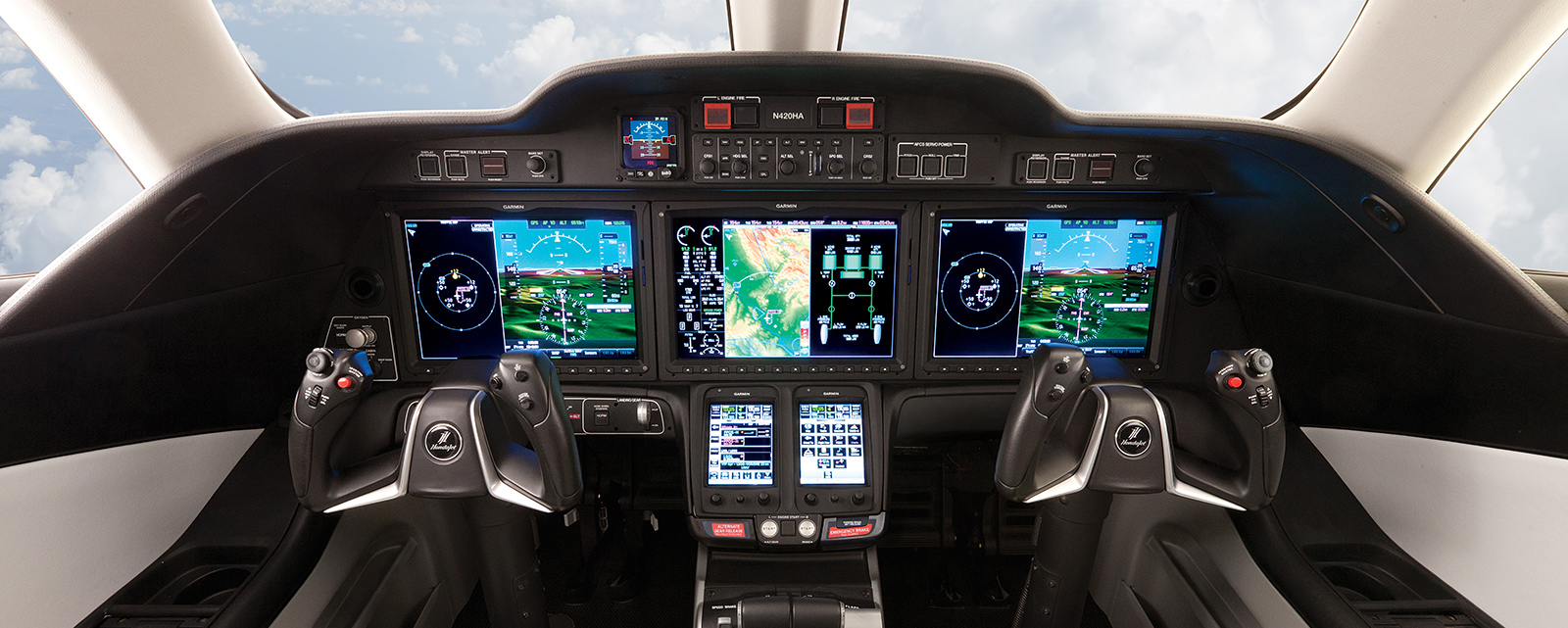 HondaJet_Cockpit_small