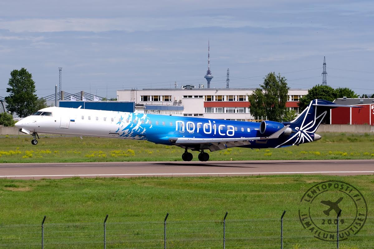 Nordica_CRJ900_livery