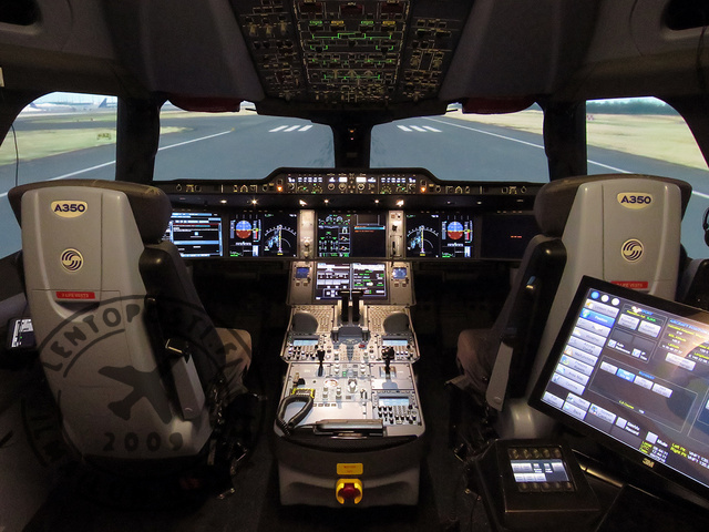 A350FFS_in_sim_Miami_1