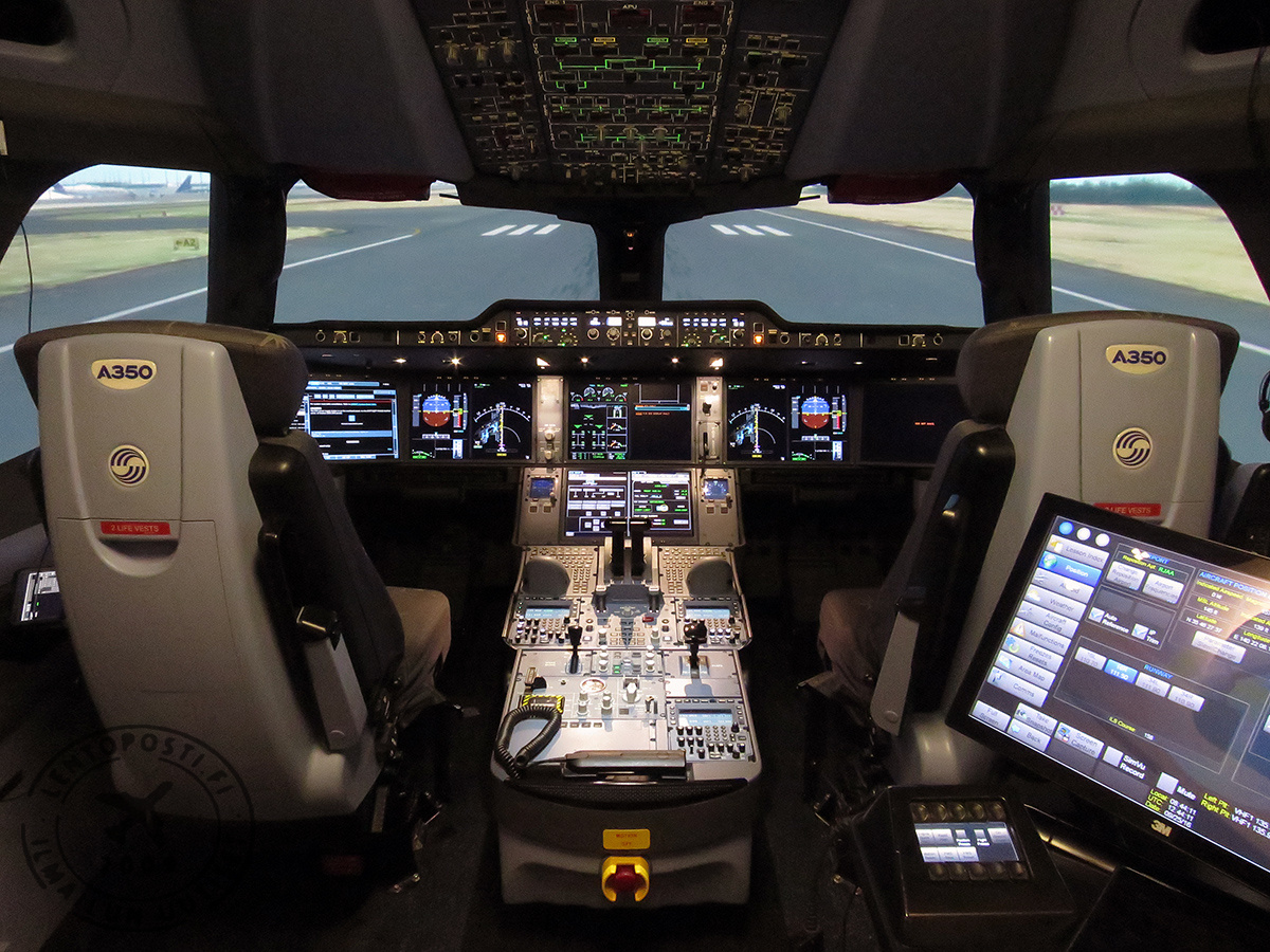 A350FFS_in_sim_Miami_1