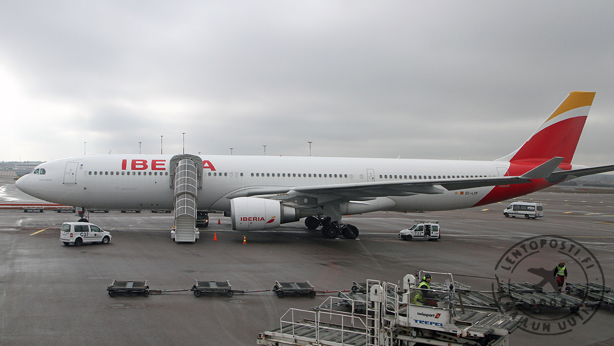 Iberia_A330_300_HEL