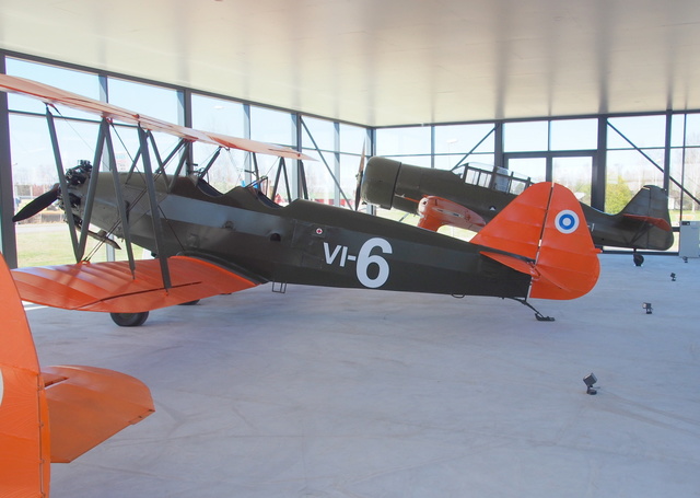 Viima-6 ja Pyry-1 vitriinissä