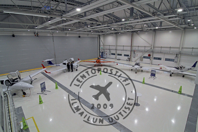 PIR_PAT_koulukoneita_hallissa