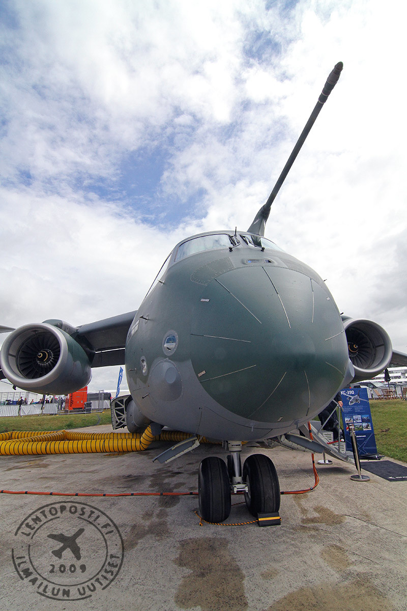 KC390_nose_headon