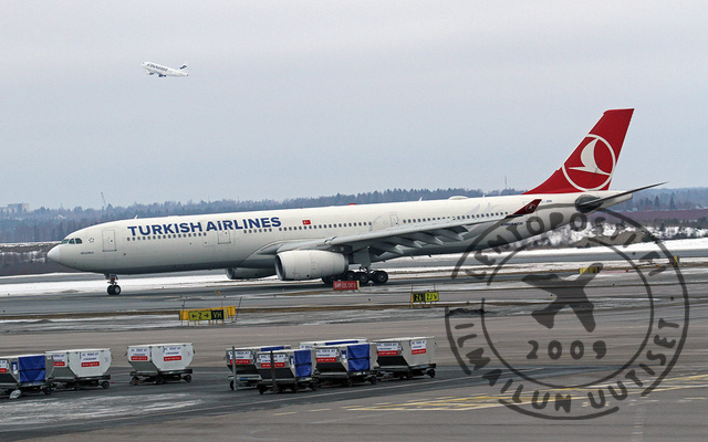 THY_A330_taxiin_1