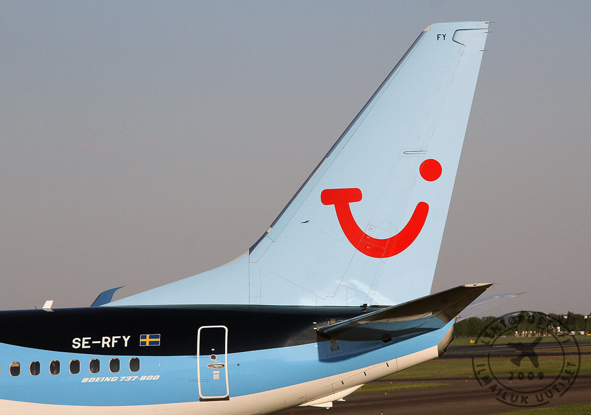 TUI_737800_tail