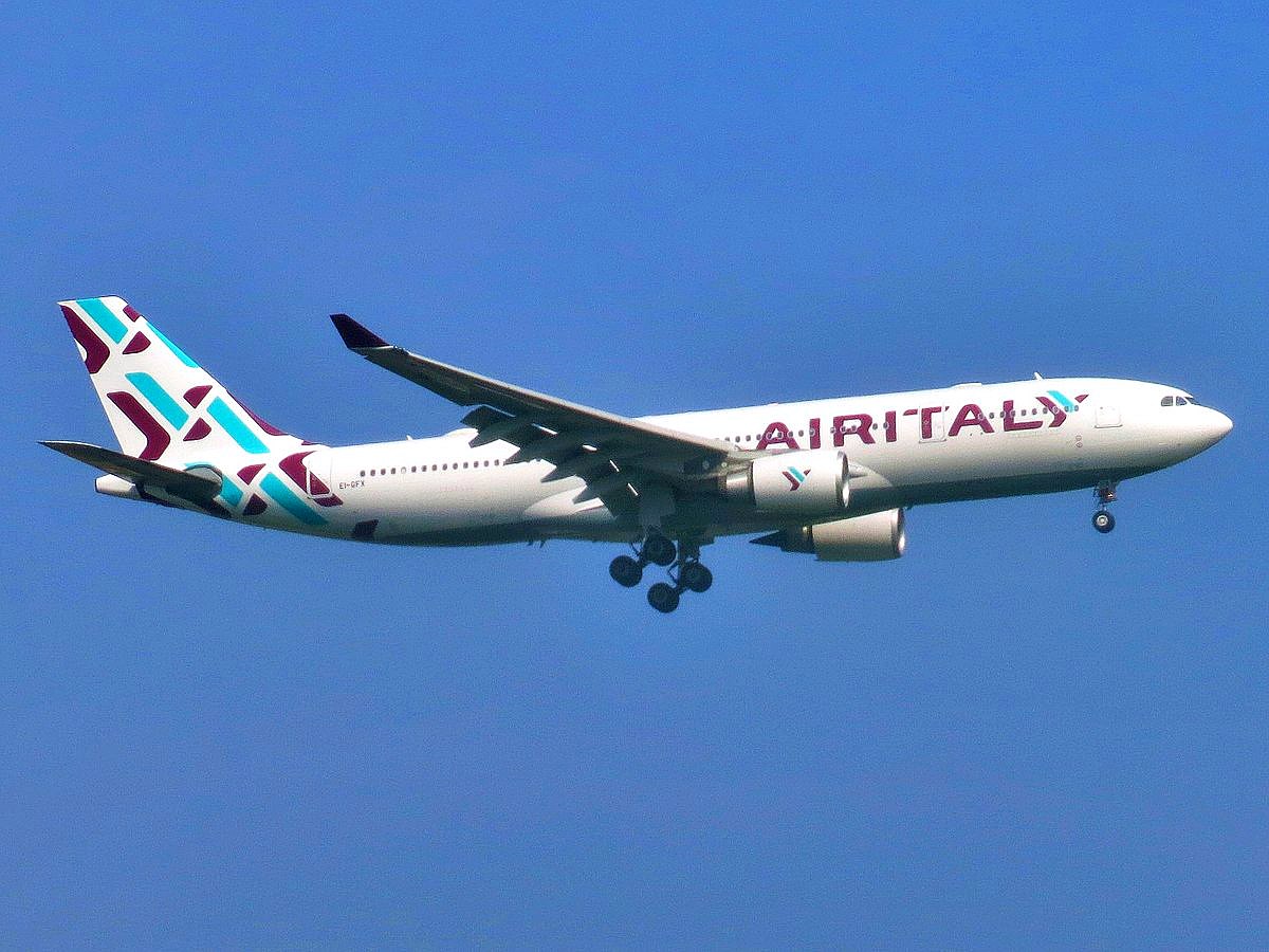 air_italy_A330_adam_moreira_wikipedia