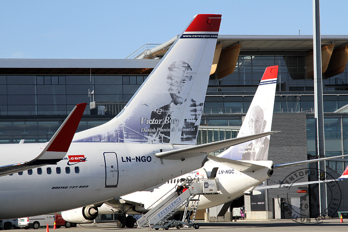 Norwegian_737_tails_1