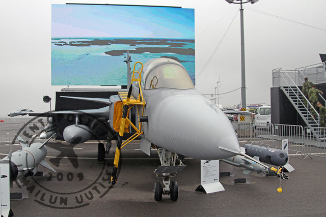 TA_GripenC_apron