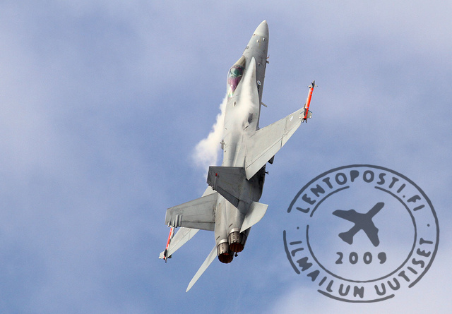 RIAT_HN_pystyyn_1