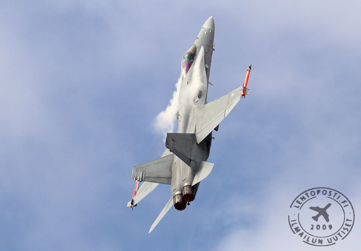RIAT_HN_pystyyn_1