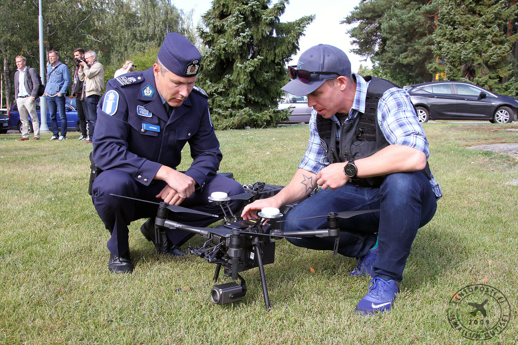 Poliisi_Matrice_maassa_hatonenjapoliisi