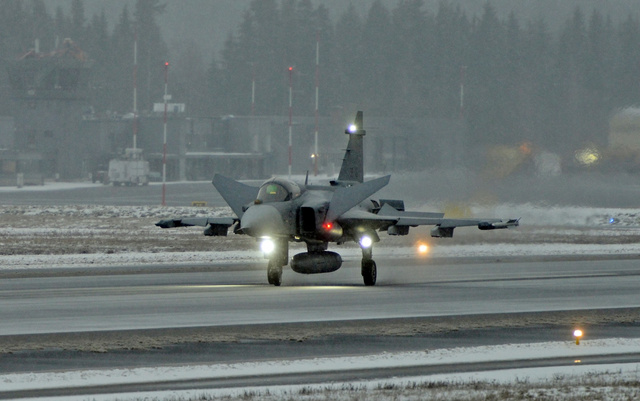 Saab_GR3910_saapuu_Ilmavoimat