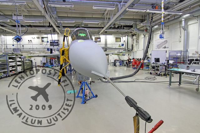 Saab_GripenE_huoltohallissa