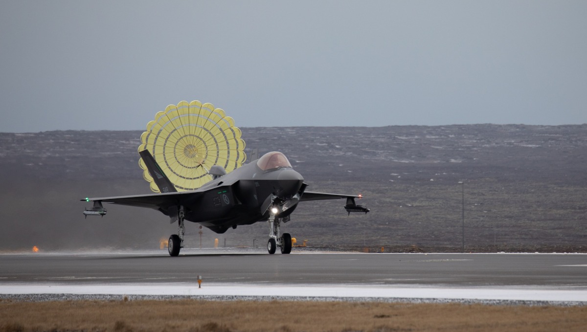 NOR-F35-with-chute_NATO