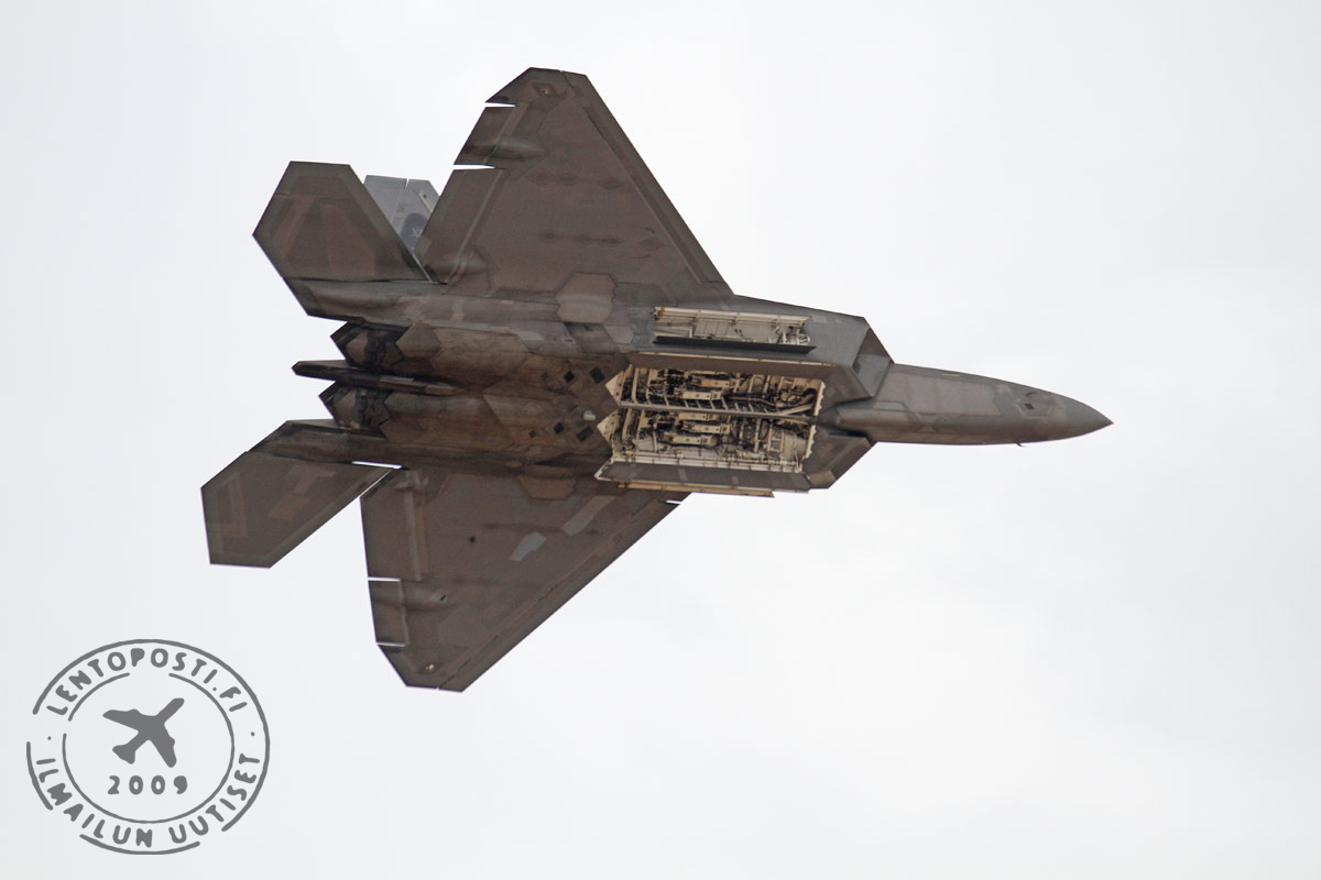 F22_Raptor_2