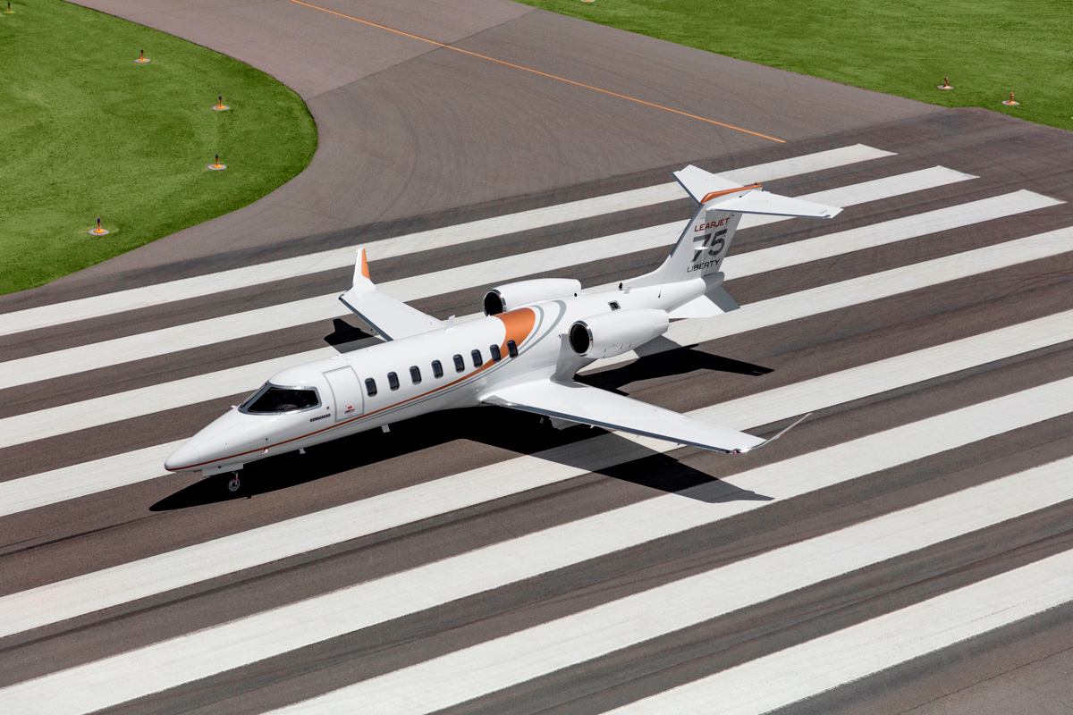 Learjet_75_1