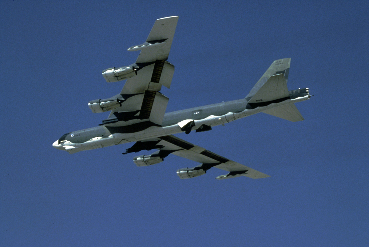 B52H_ilmassa