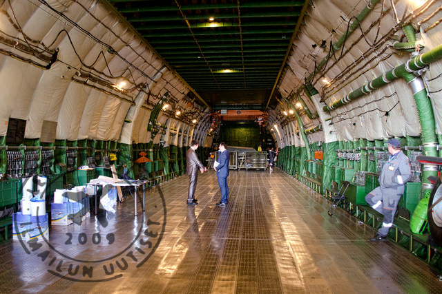 UR-82060_inside_260418