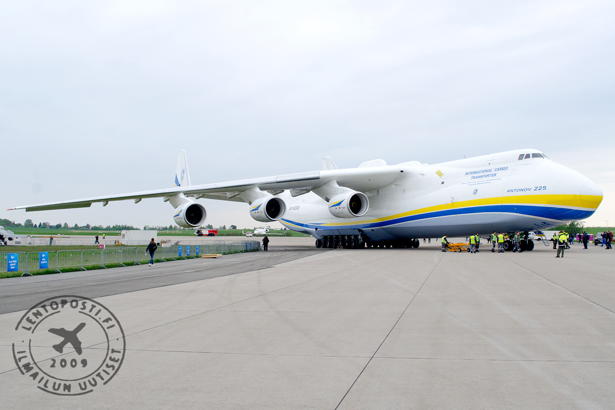 UR-82060_250418