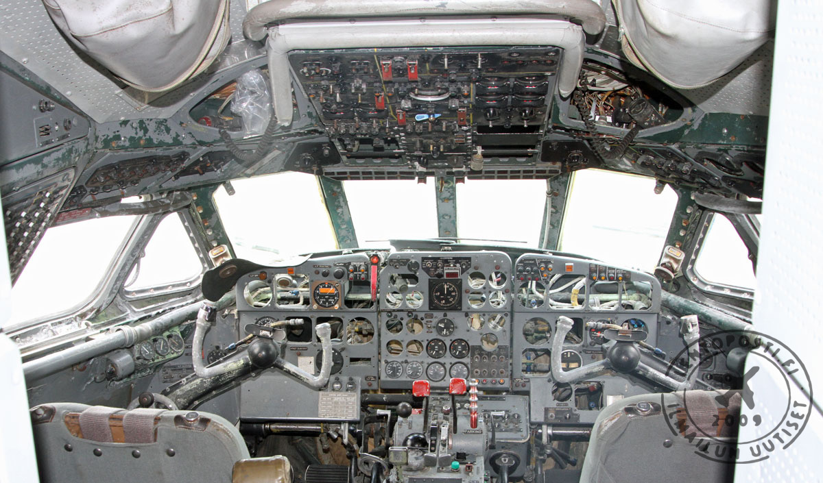 Maunula_Caravelle_ohjaamo