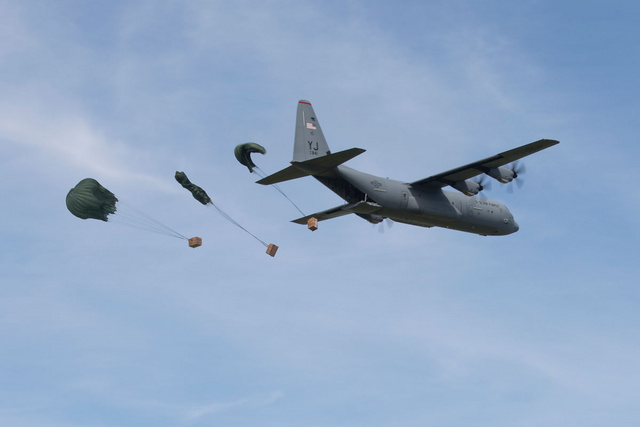 USAF_Hercules_C130_airdrop_2