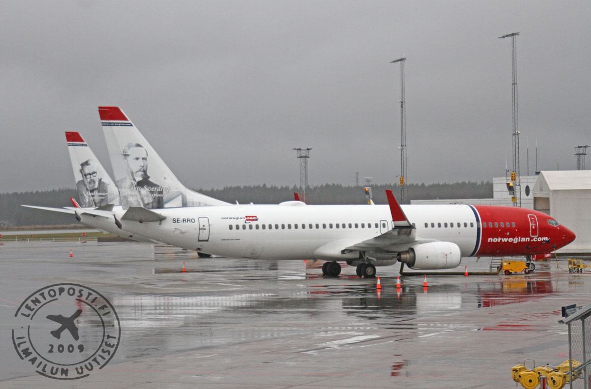 Norwegian_737_2x
