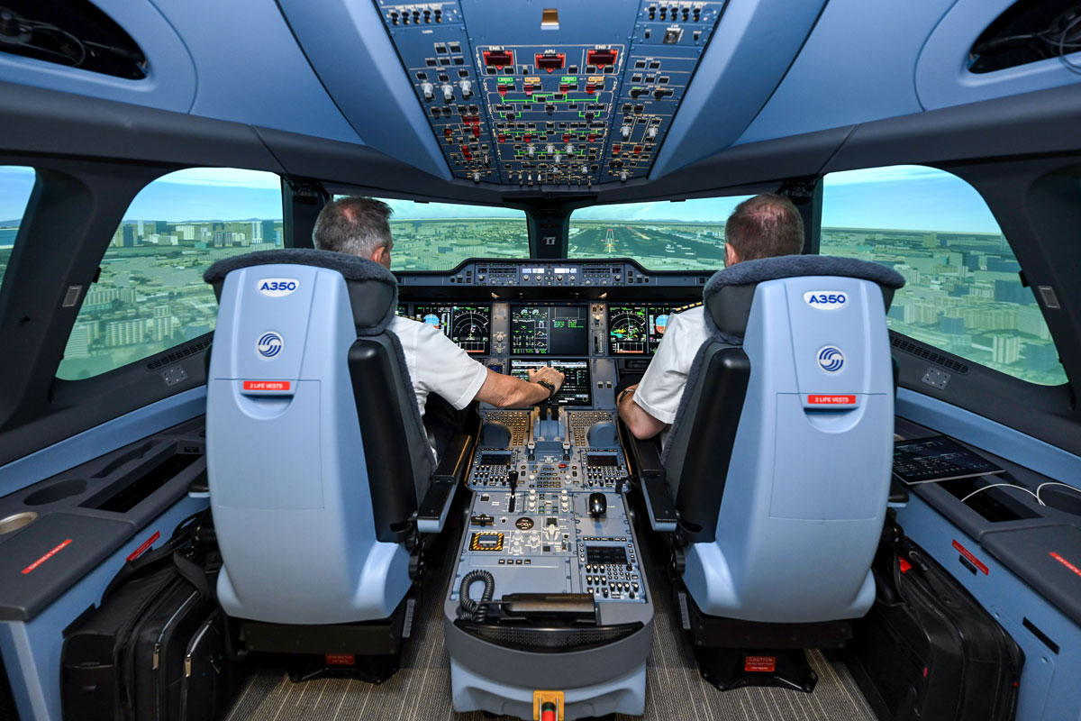 Emirates_A350_FFS