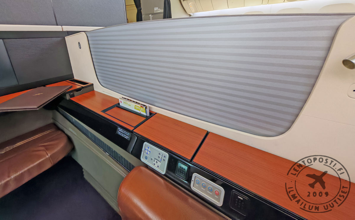 JAL_777_1st_divi_saatimet_1