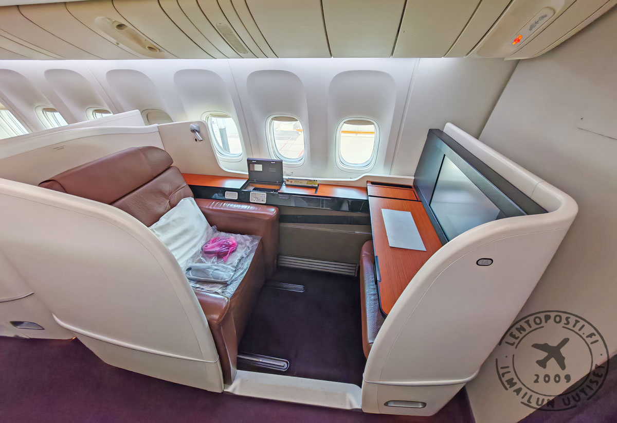 JAL_777_1st_windowseat_1